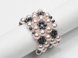 Breiter Blumenring aus Pearls in Cremerose